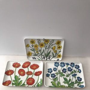 (3) Vintage Decorative Crafts trays